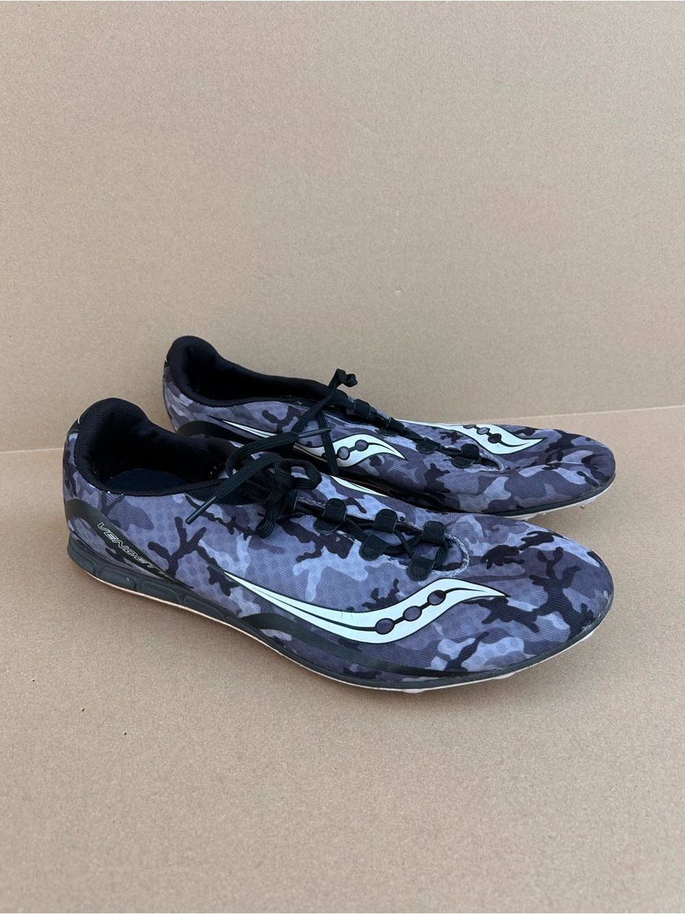 Saucony Vendetta Spike Racing Shoes Men's Size 12.5 Gray White Running Athletic